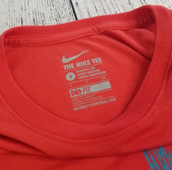 Nike Red Flying Shoe Graphic Tee - Picture 4 of 7